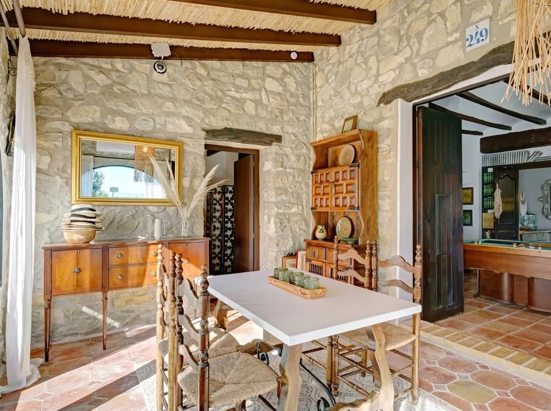 Spectaculair gerenoveerd landhuis in Ibiza-stijl met  zeezicht in Benissa