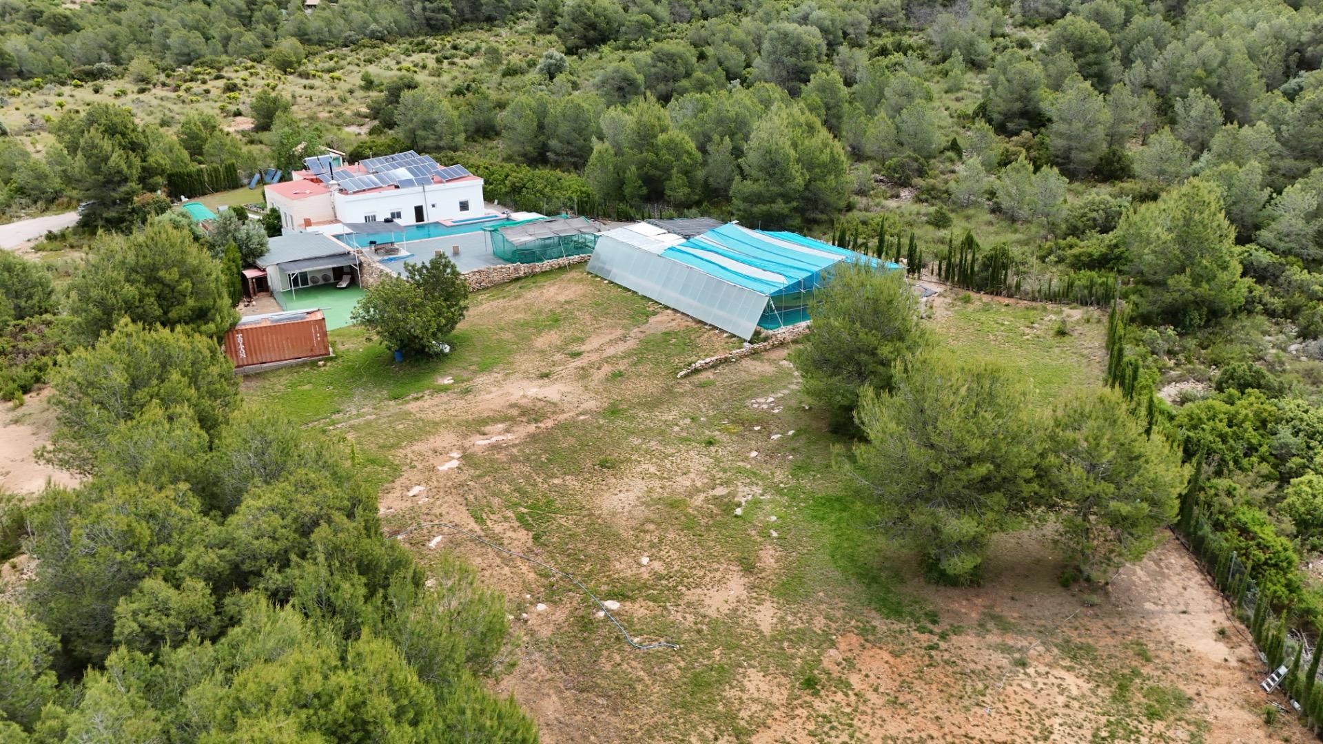 Finca met zwembad in Villar del Arzobispo