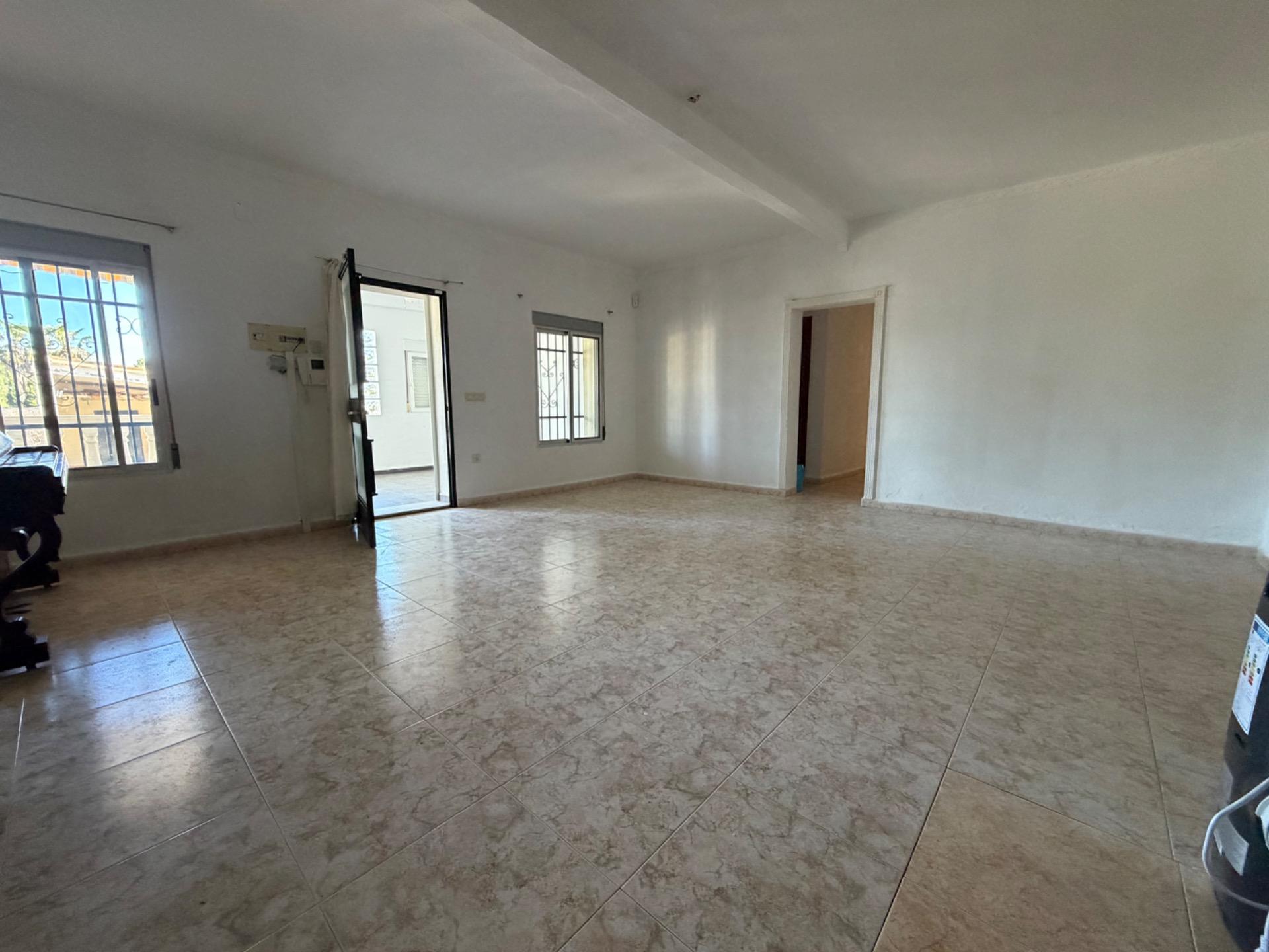 Ruime finca met 3 wooneenheden te koop in Villamarchante