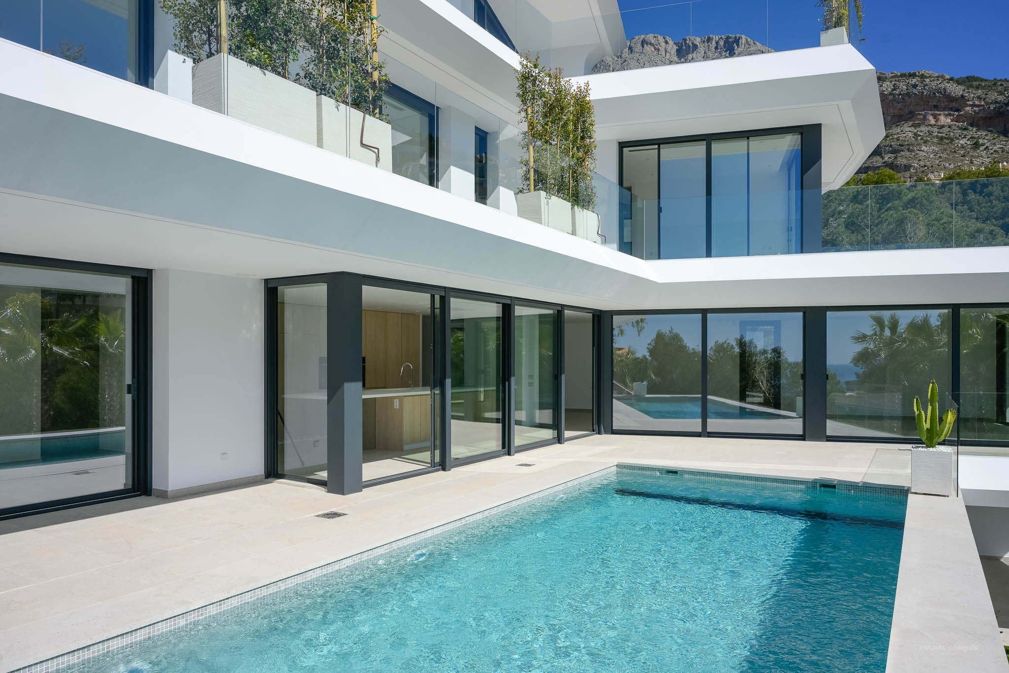 Luxe villa met zeezicht te koop in Altea