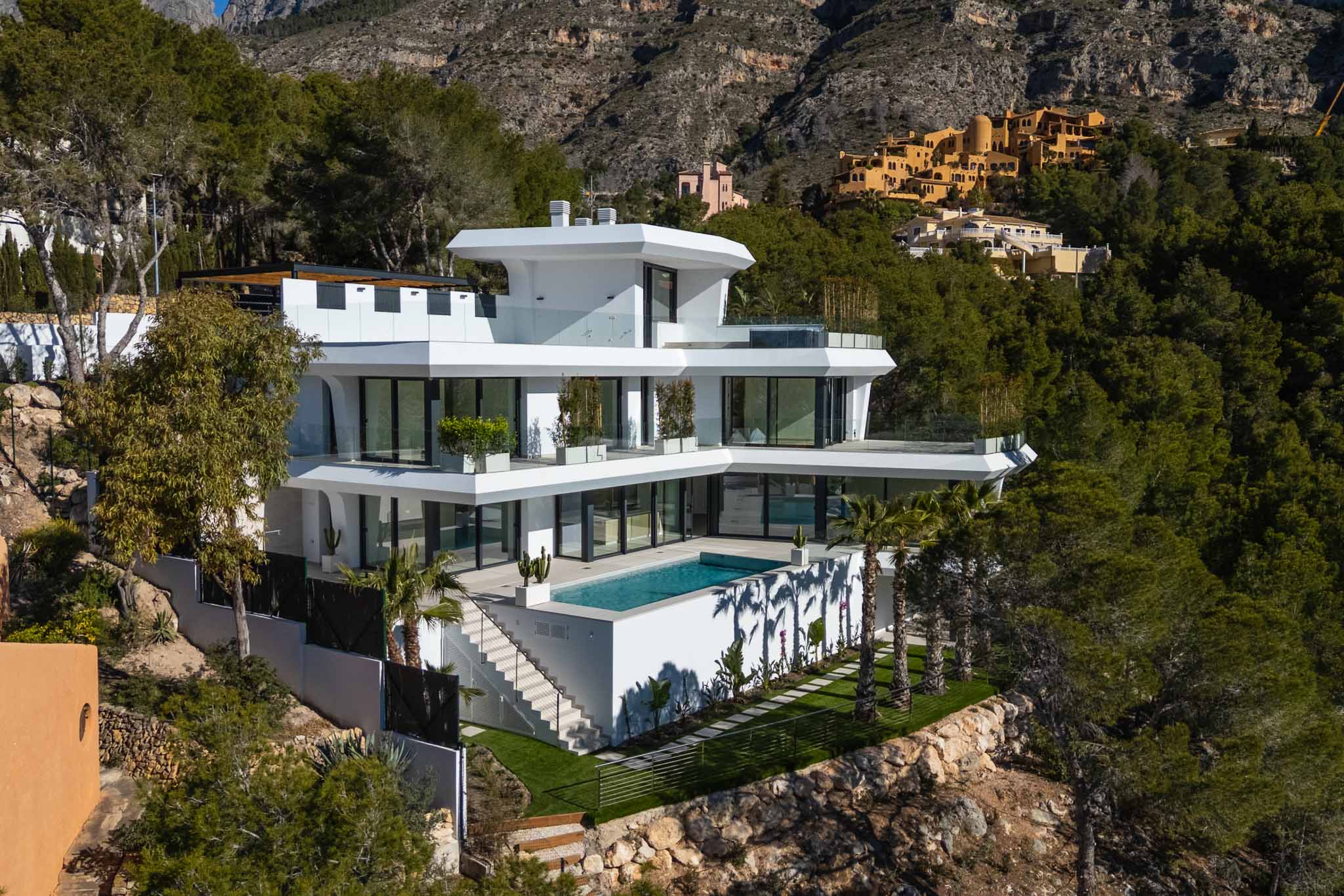 Luxe villa met zeezicht te koop in Altea