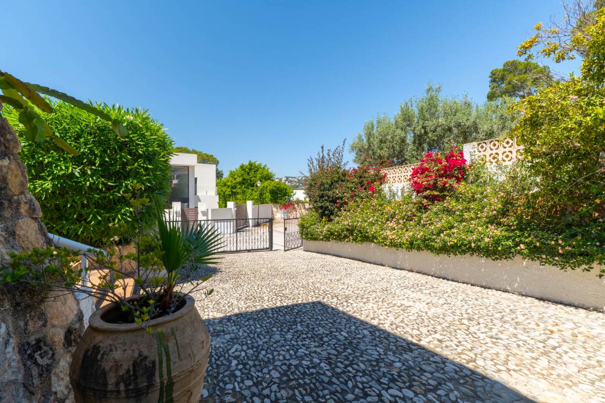 Traditionele villa met zeezicht te koop in Moraira
