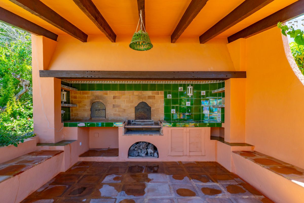 Traditionele villa met zeezicht te koop in Moraira