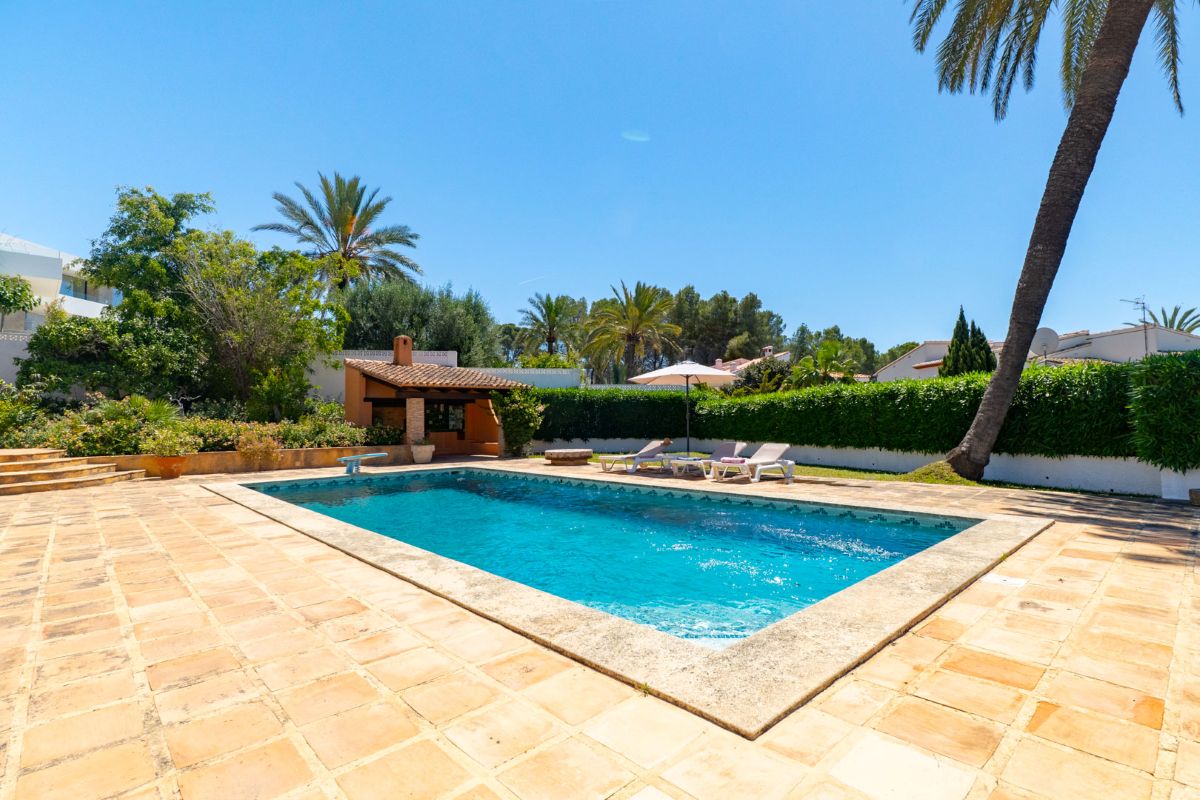 Traditionele villa met zeezicht te koop in Moraira