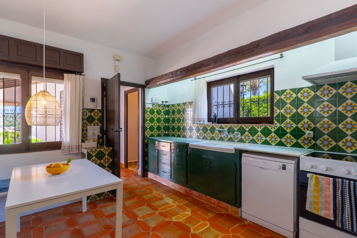Traditionele villa met zeezicht te koop in Moraira