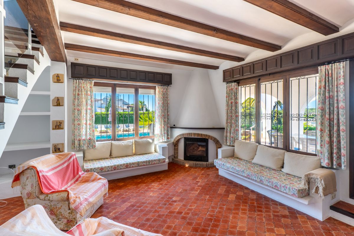 Traditionele villa met zeezicht te koop in Moraira