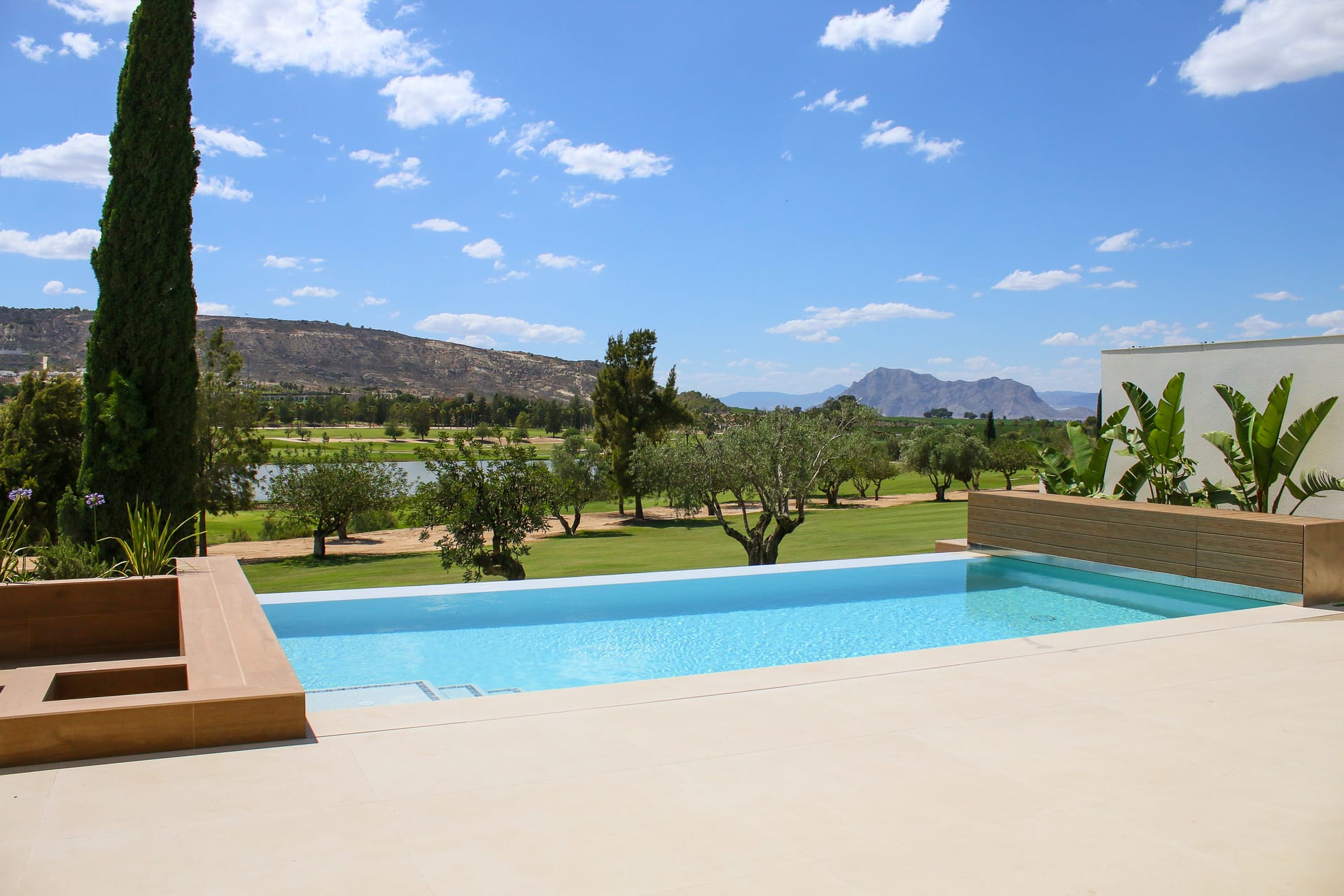 Luxe eerste lijns golf villa in La Finca Golf Resort