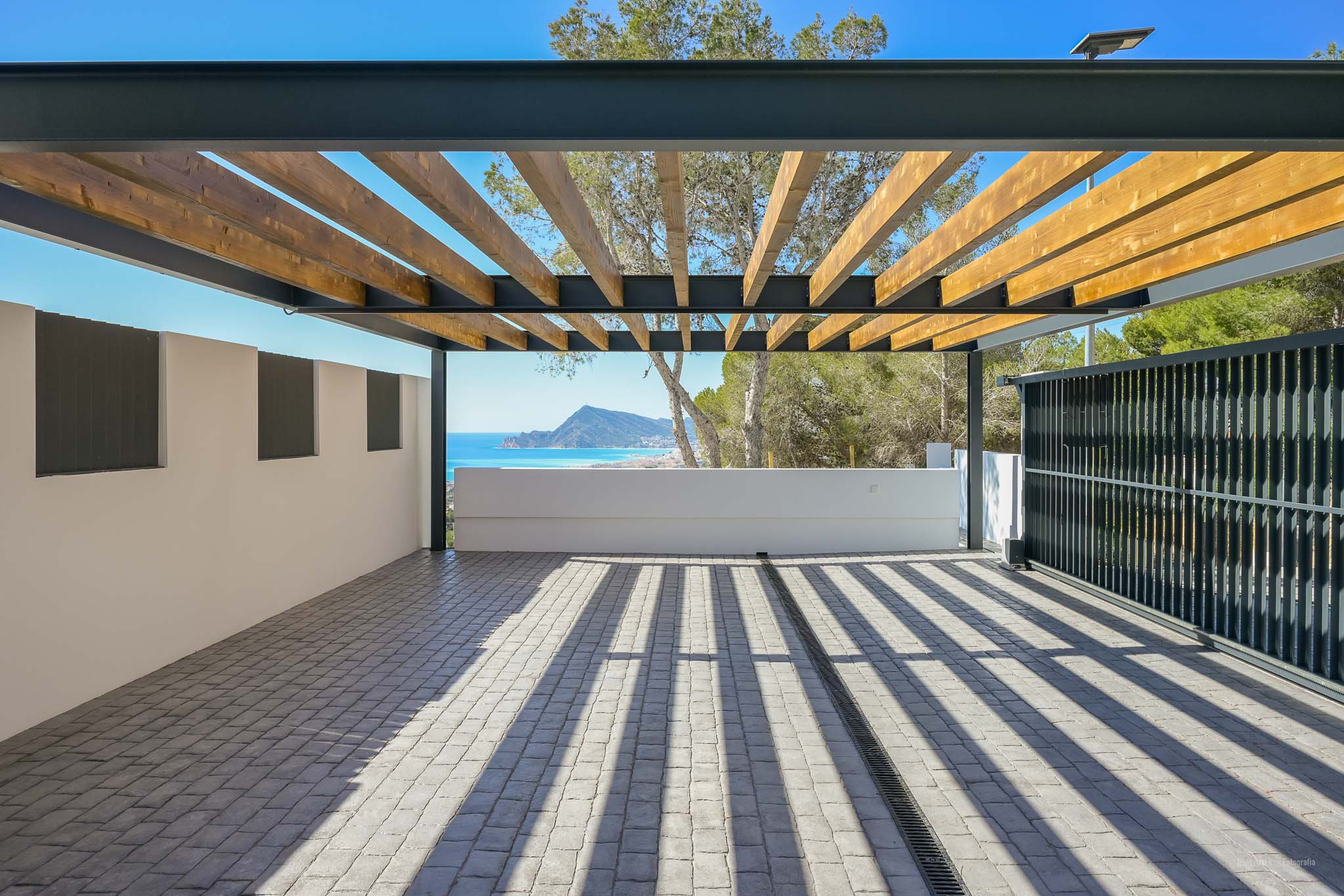 Luxe villa met zeezicht te koop in Altea