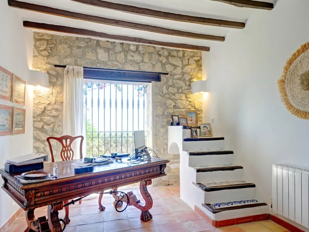 Spectaculair gerenoveerd landhuis in Ibiza-stijl met  zeezicht in Benissa