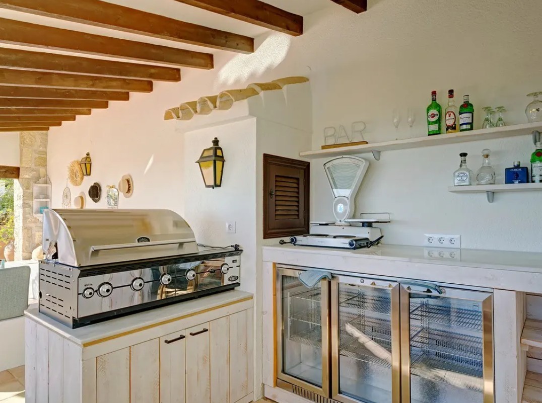 Spectaculair gerenoveerd landhuis in Ibiza-stijl met  zeezicht in Benissa