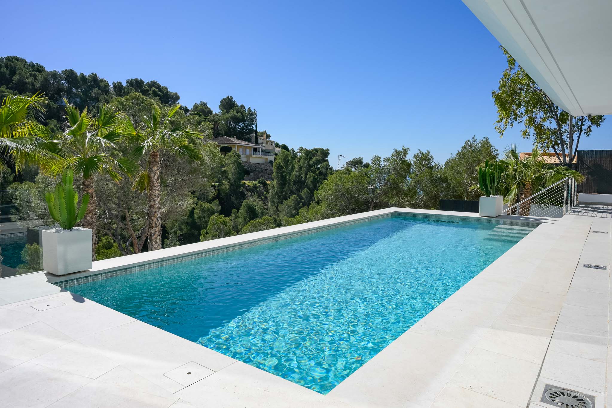 Luxe villa met zeezicht te koop in Altea