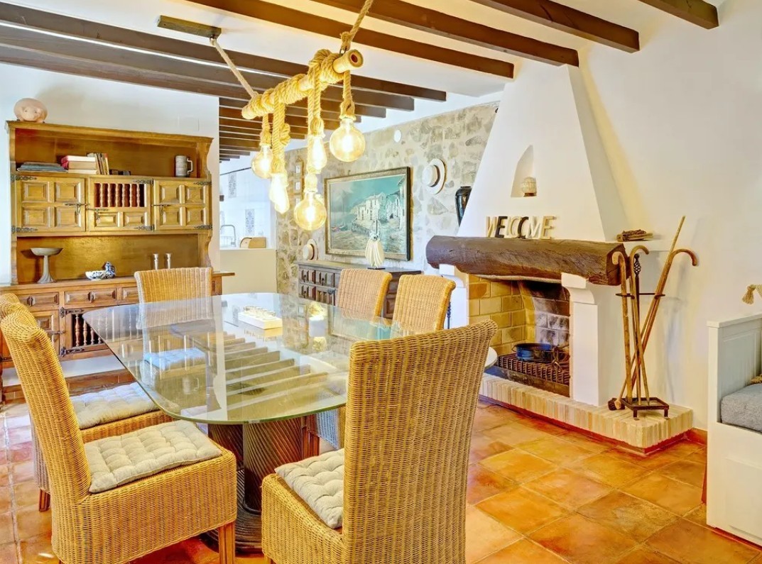 Spectaculair gerenoveerd landhuis in Ibiza-stijl met  zeezicht in Benissa