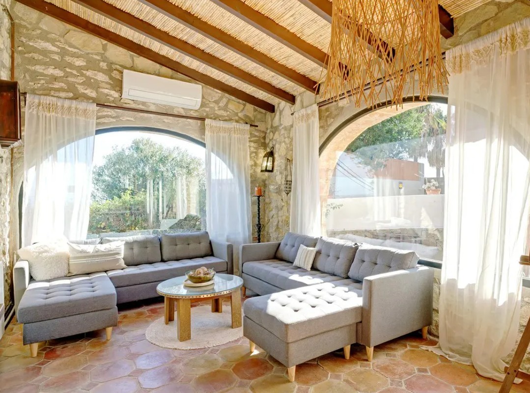 Spectaculair gerenoveerd landhuis in Ibiza-stijl met  zeezicht in Benissa