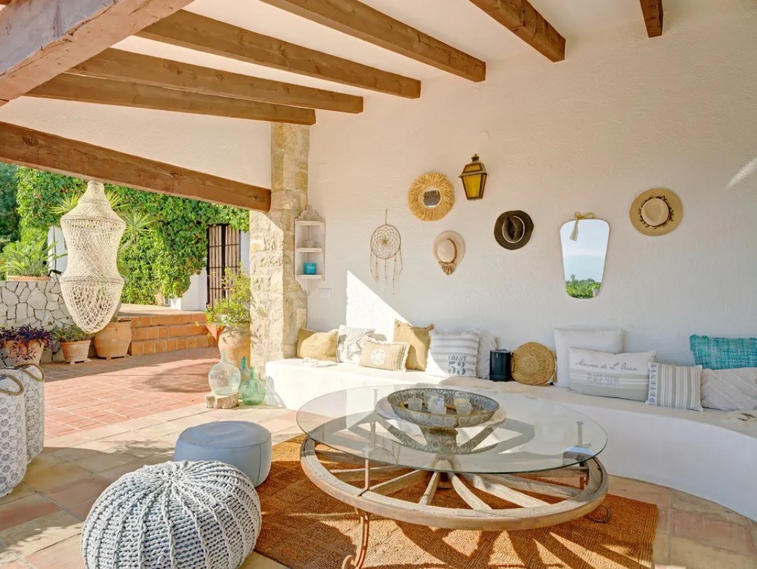 Spectaculair gerenoveerd landhuis in Ibiza-stijl met  zeezicht in Benissa
