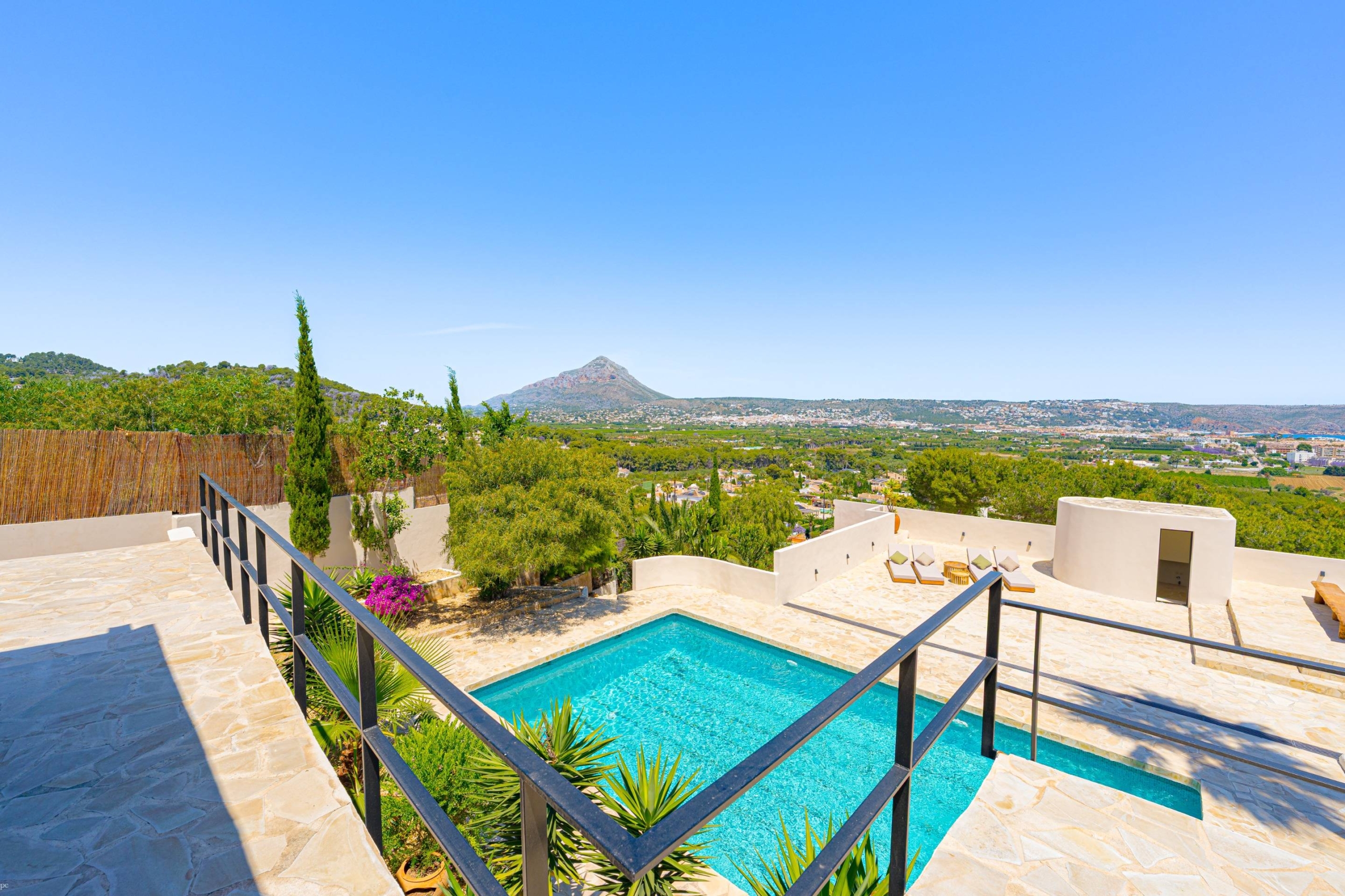 Gerenoveerde traditionele villa met privé zwembad en panoramisch zeezicht in Javea