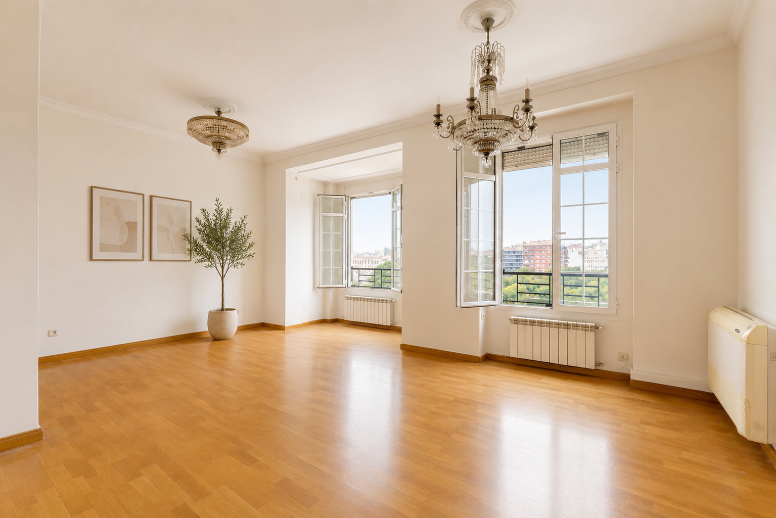 Ruim appartement met uitzicht op de Paseo de Alameda in Valencia