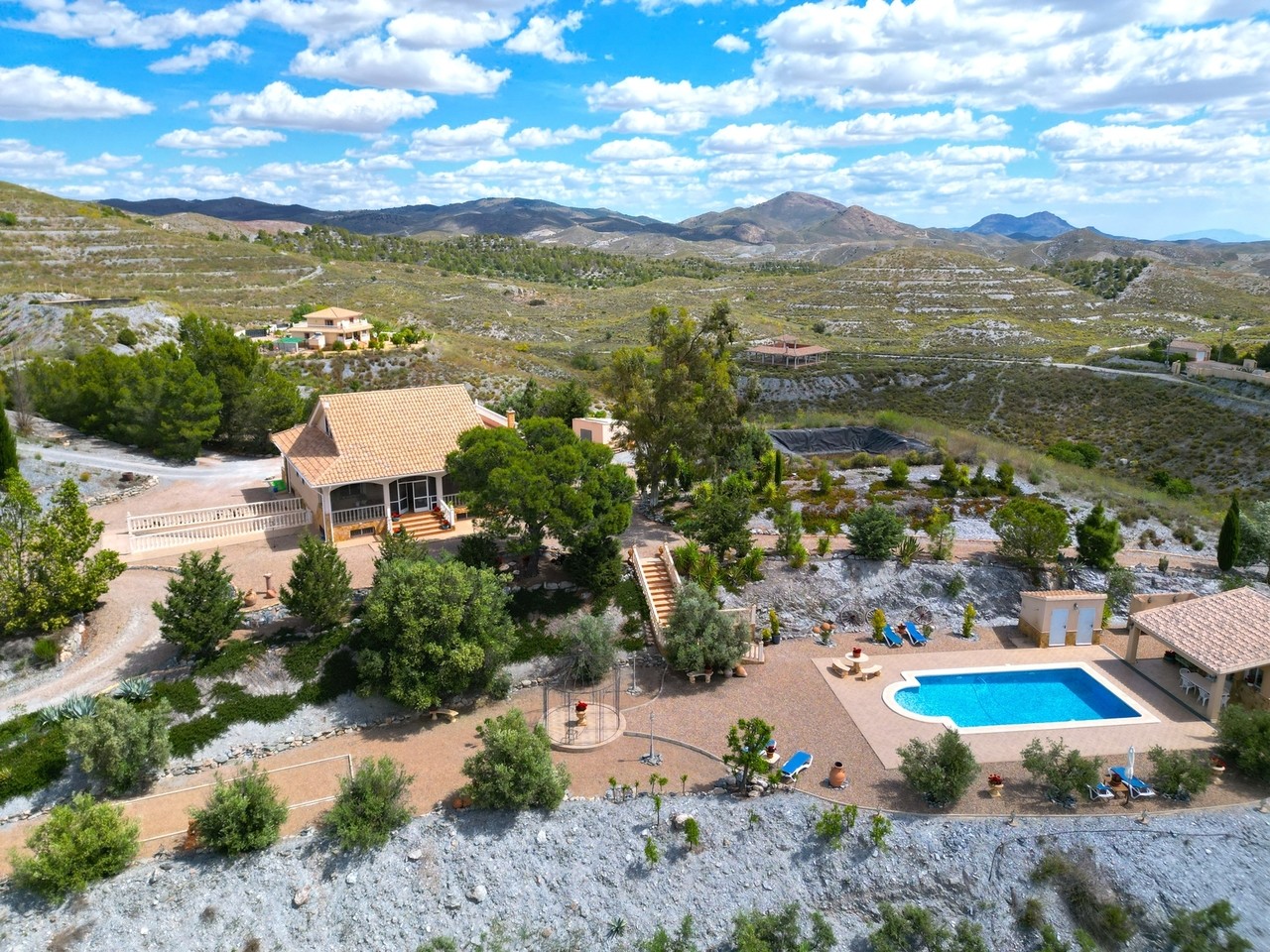 Indrukwekkende landvilla met zwembad en poolhouse in Puerto Lumbreras