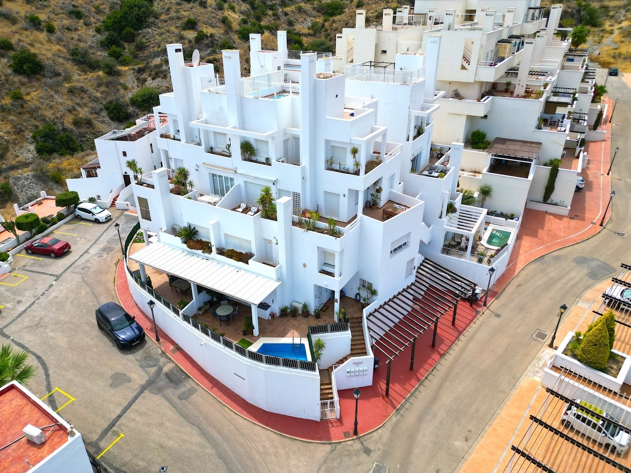 Geschakelde hoekwoning met spectaculair zeezicht in Mojacar