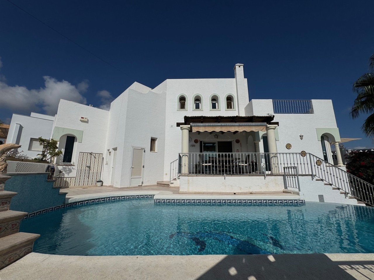 Luxe villa met zeezicht en privé zwembad te koop in Mojacar