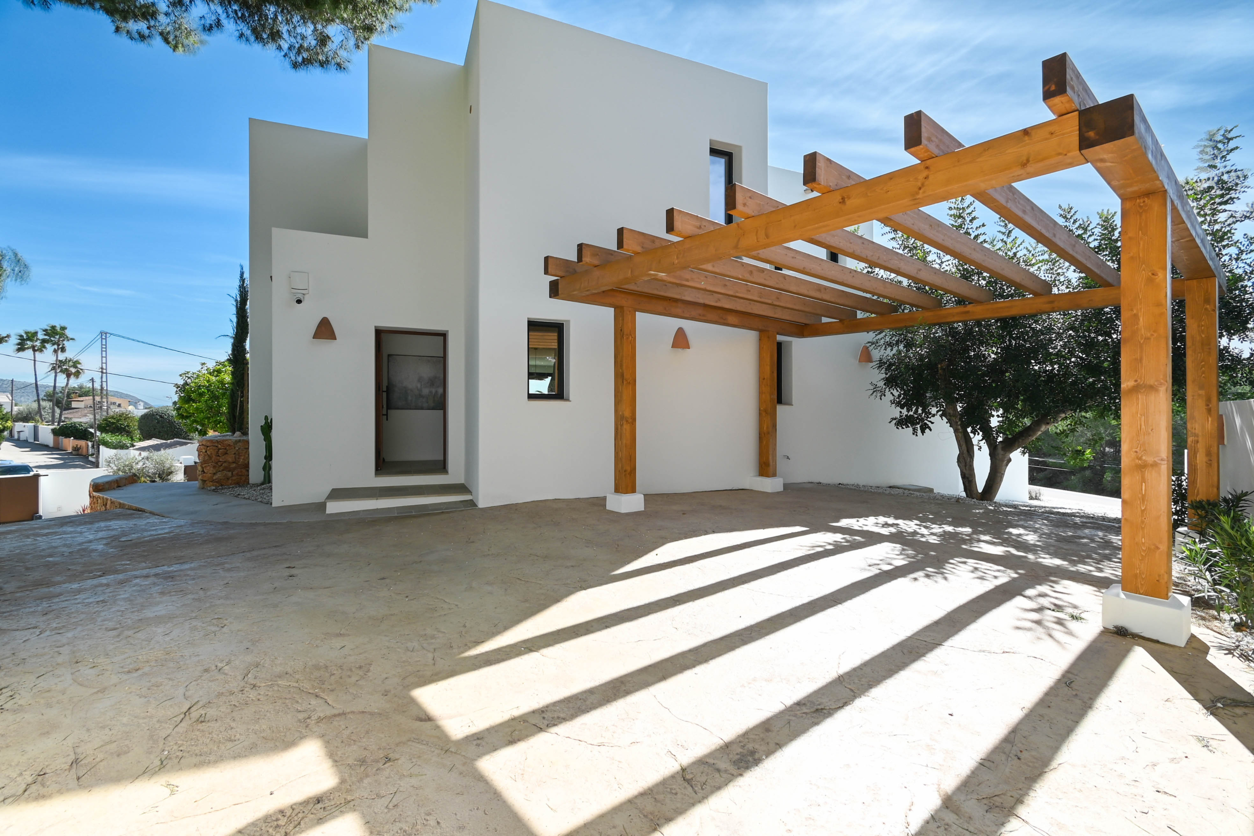 Instapklare luxe nieuwbouw villa met zeezicht in Moraira