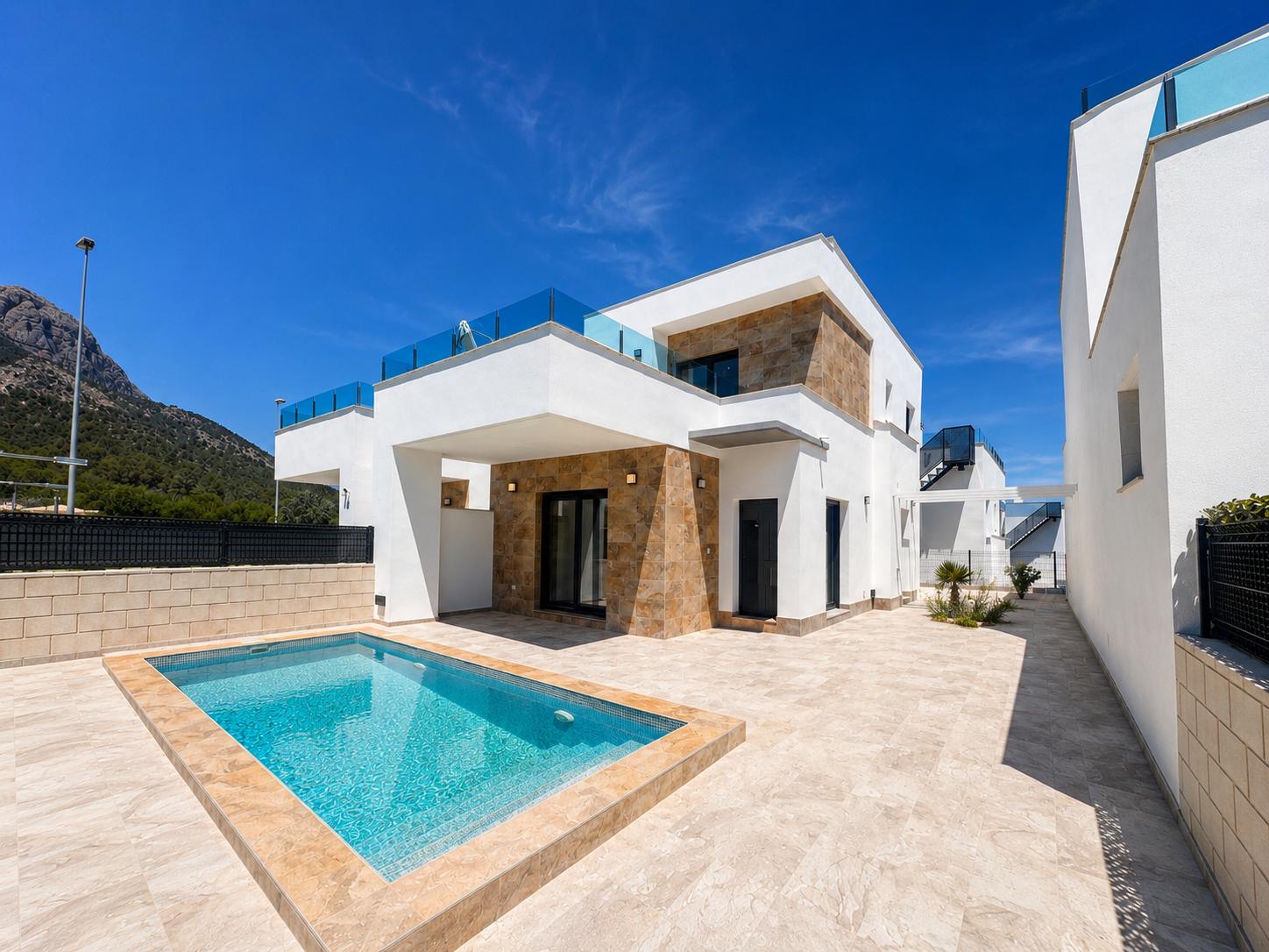 Instapklare moderne villa te koop in Polop