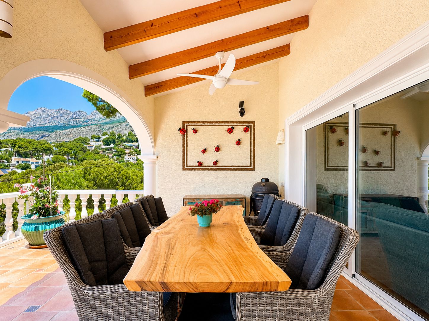 Instapklare villa met zeezicht en bergpanorama in Altea