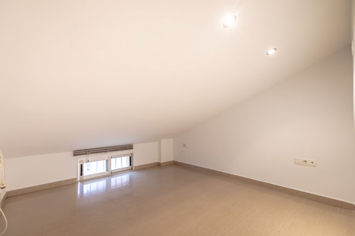 Duplex appartement vlakbij zee te koop in Valencia stad