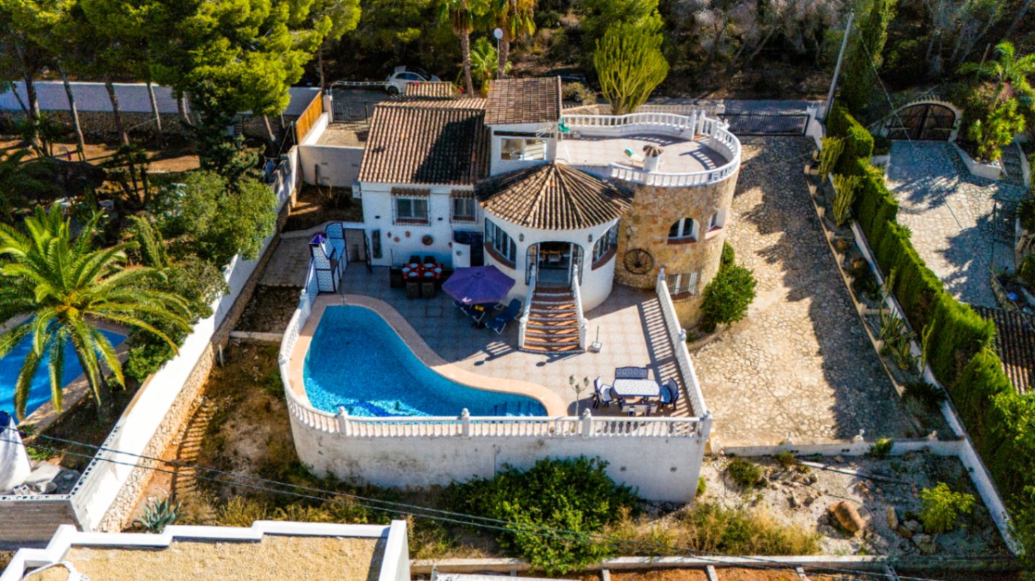 Ruime traditionele villa met zeezicht en gastenverblijf in Benissa