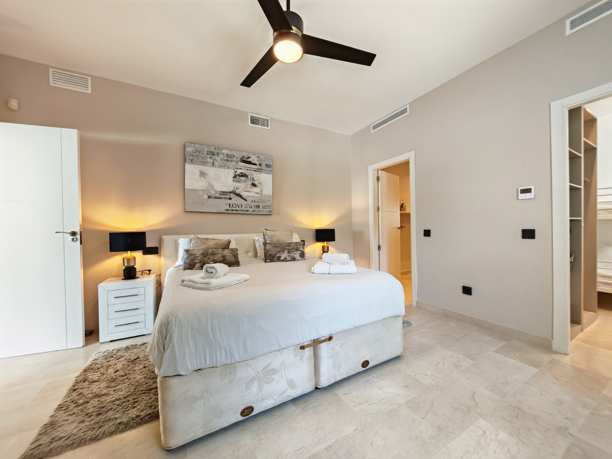 Luxe villa met verwarmd zwembad en zeezicht in Marbella