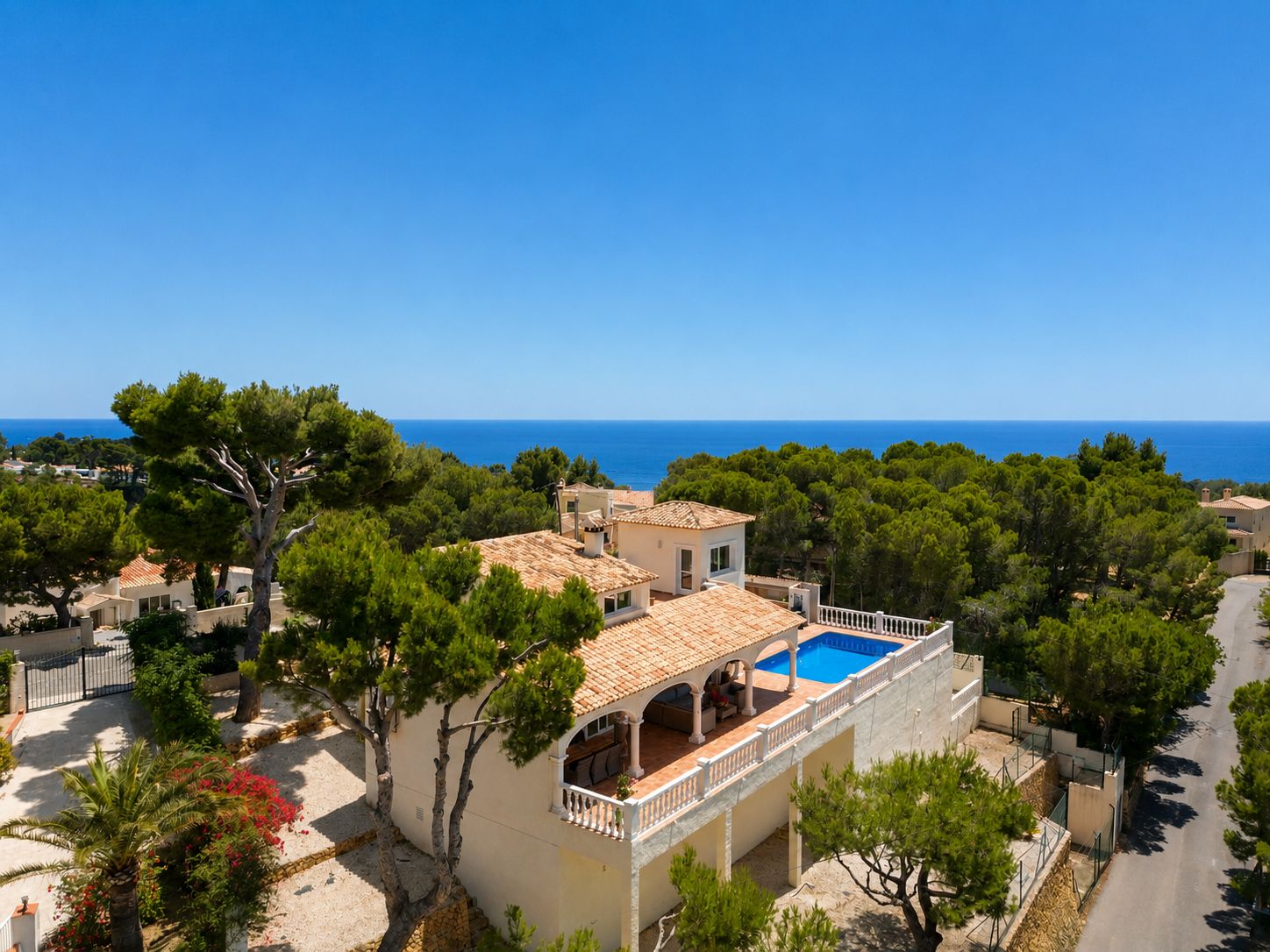 Instapklare villa met zeezicht en bergpanorama in Altea
