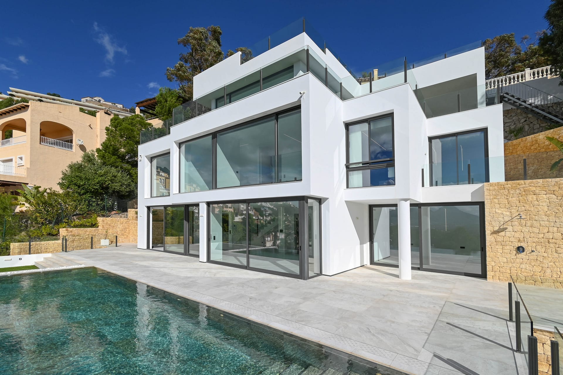 Uitzonderlijke nieuwbouwvilla met panoramisch zeezicht in Altea