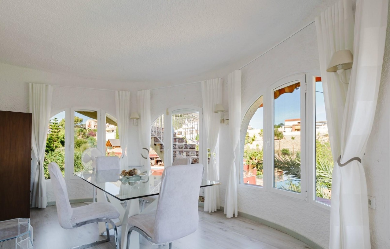 DP-02-ENJ-VI-00461-D-8 Villa met schitterend zeezicht te koop in Calpe