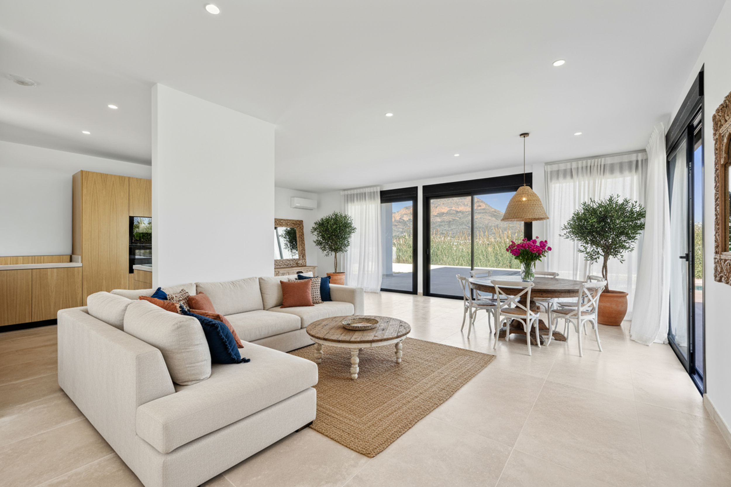 Moderne villa met zwembad te koop in Javea
