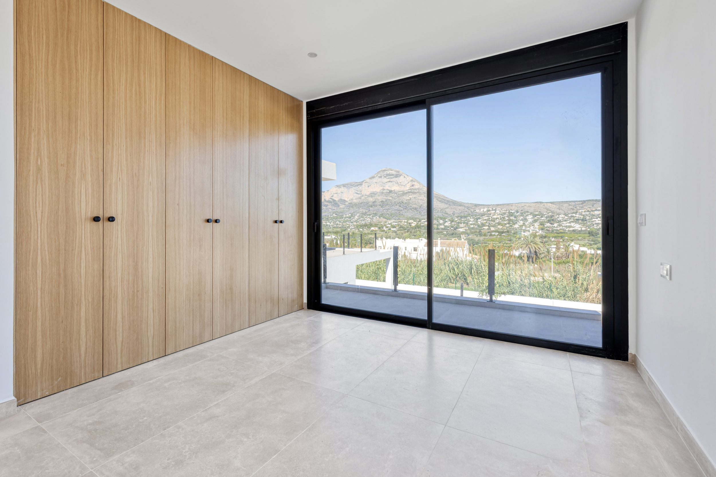 Moderne villa met zwembad te koop in Javea