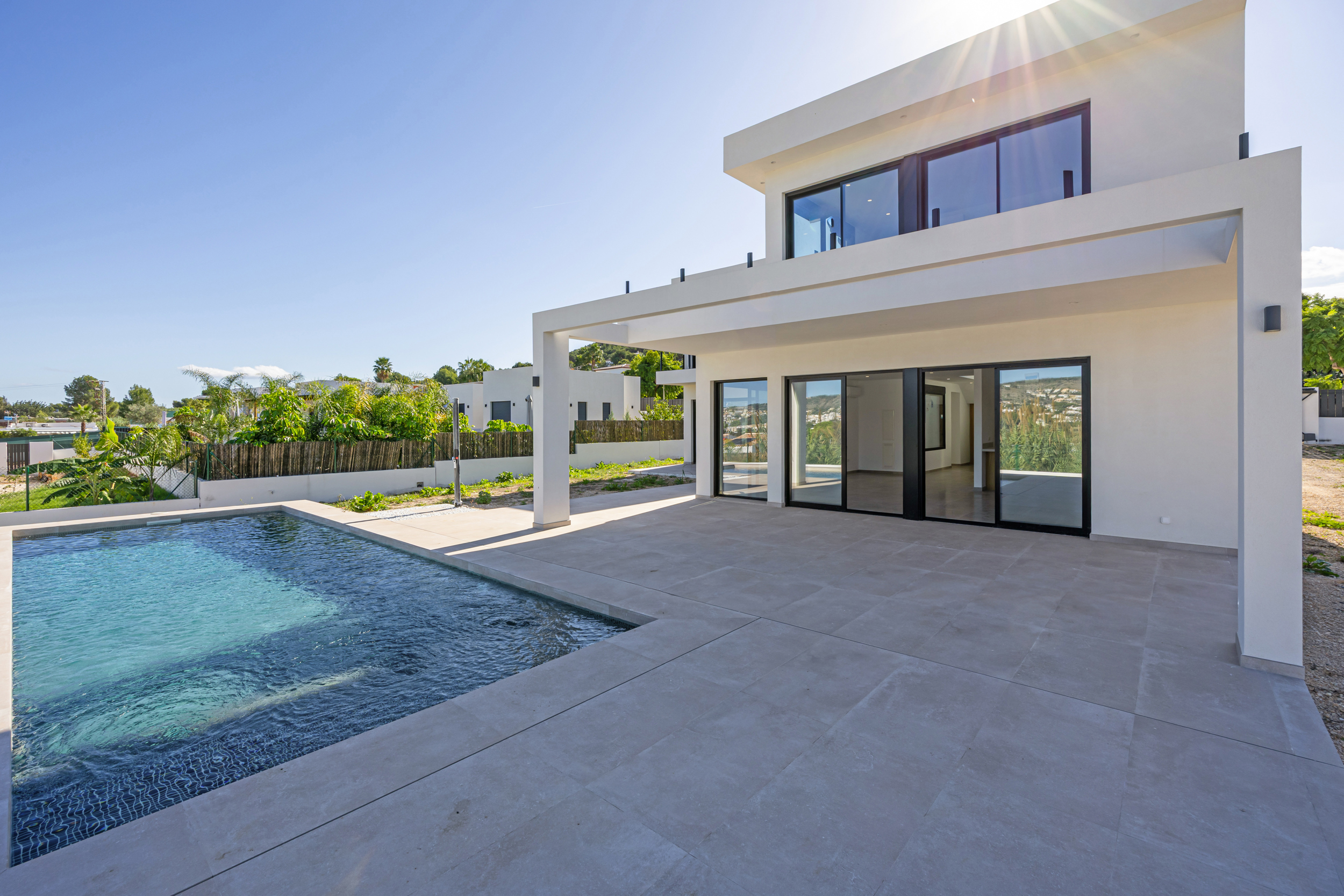 Moderne villa met zwembad te koop in Javea