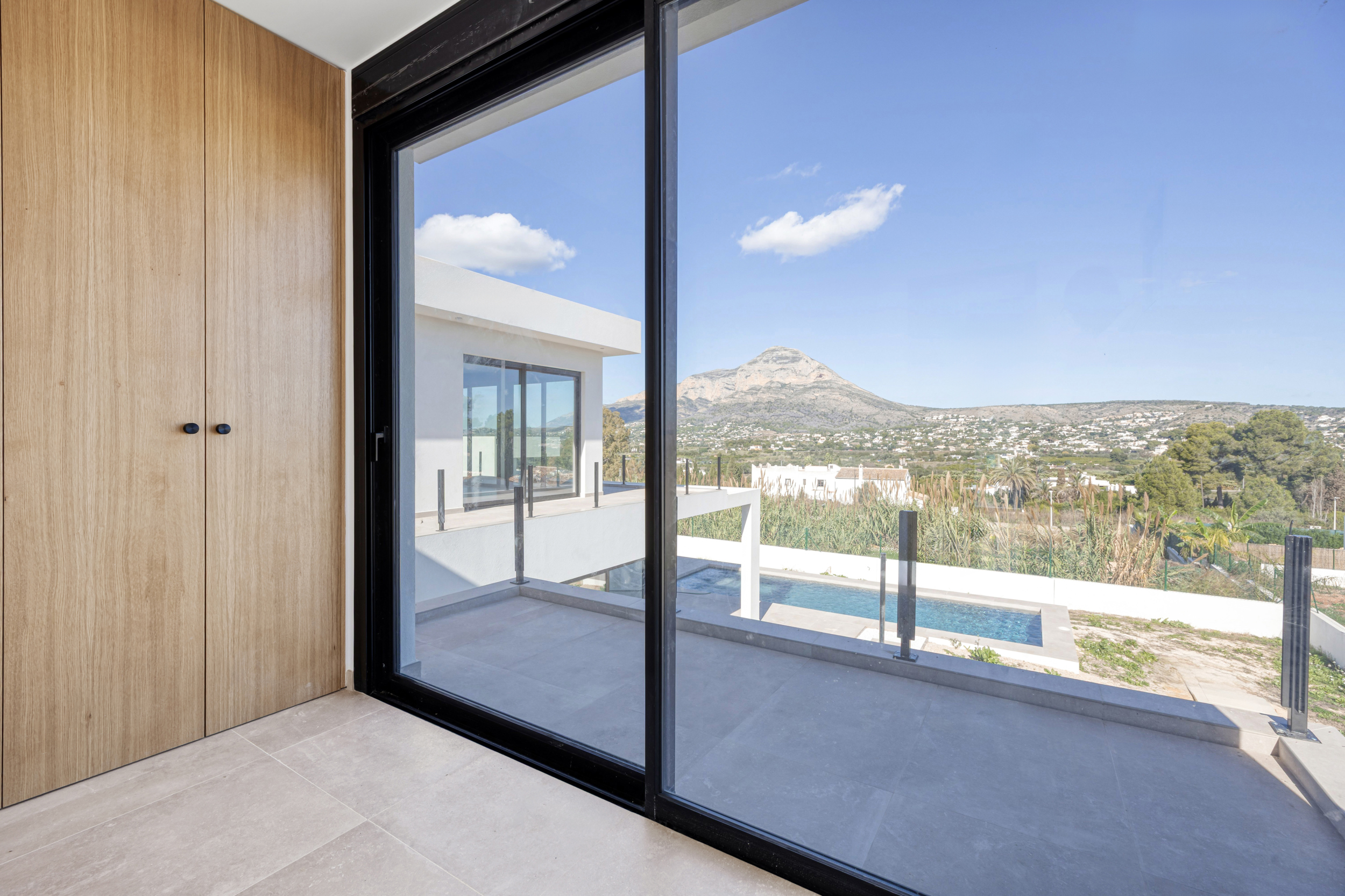 Moderne villa met zwembad te koop in Javea