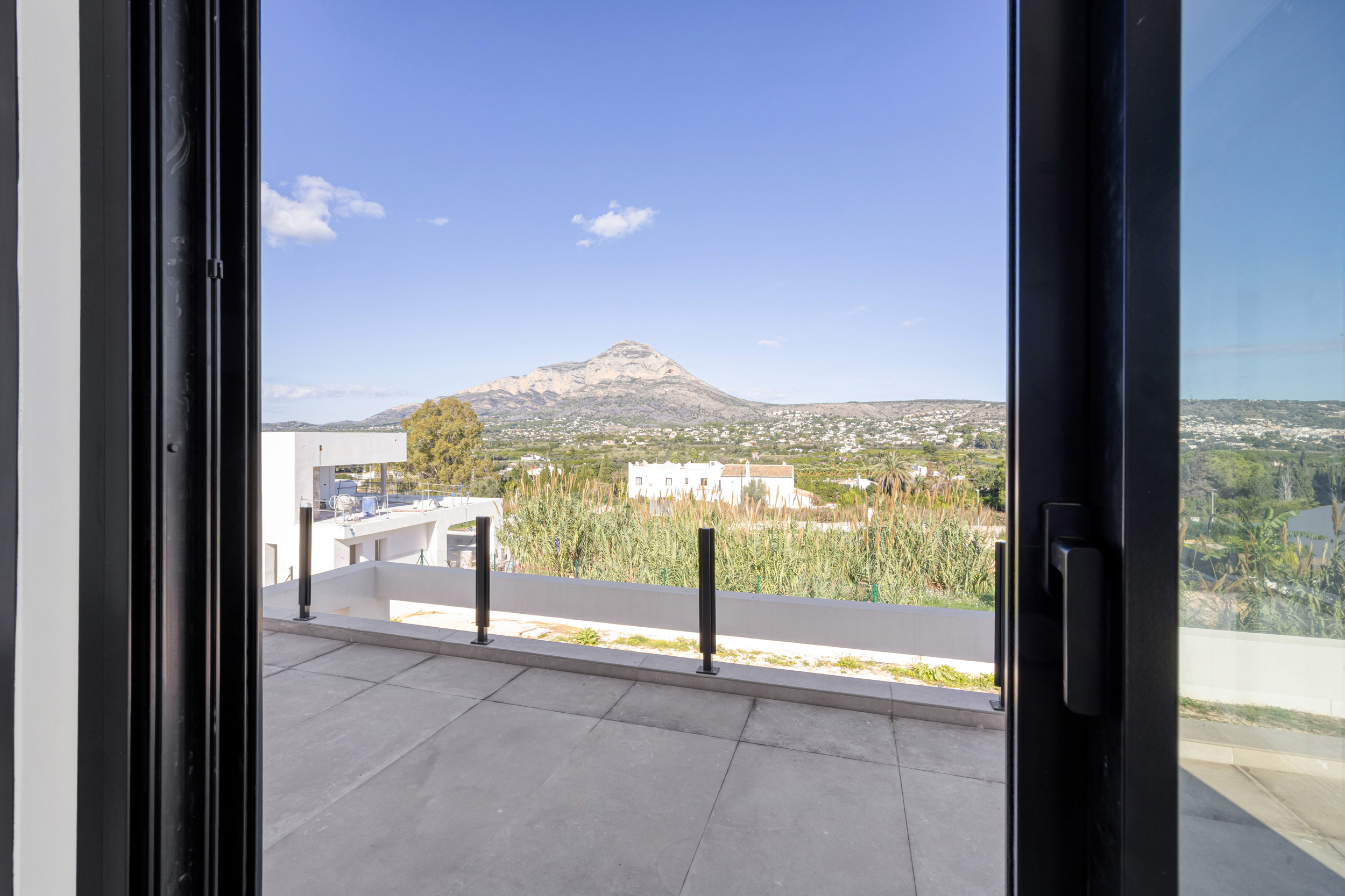 Moderne villa met zwembad te koop in Javea