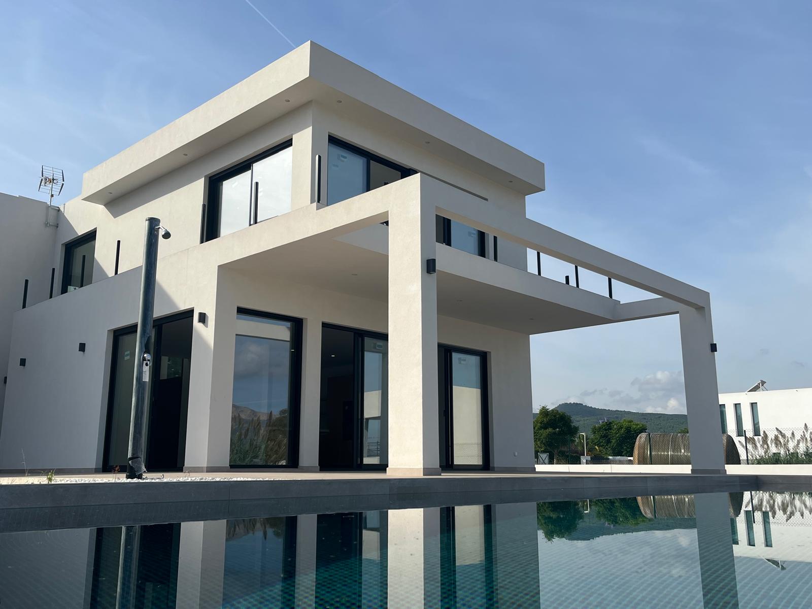 Moderne villa met zwembad te koop in Javea