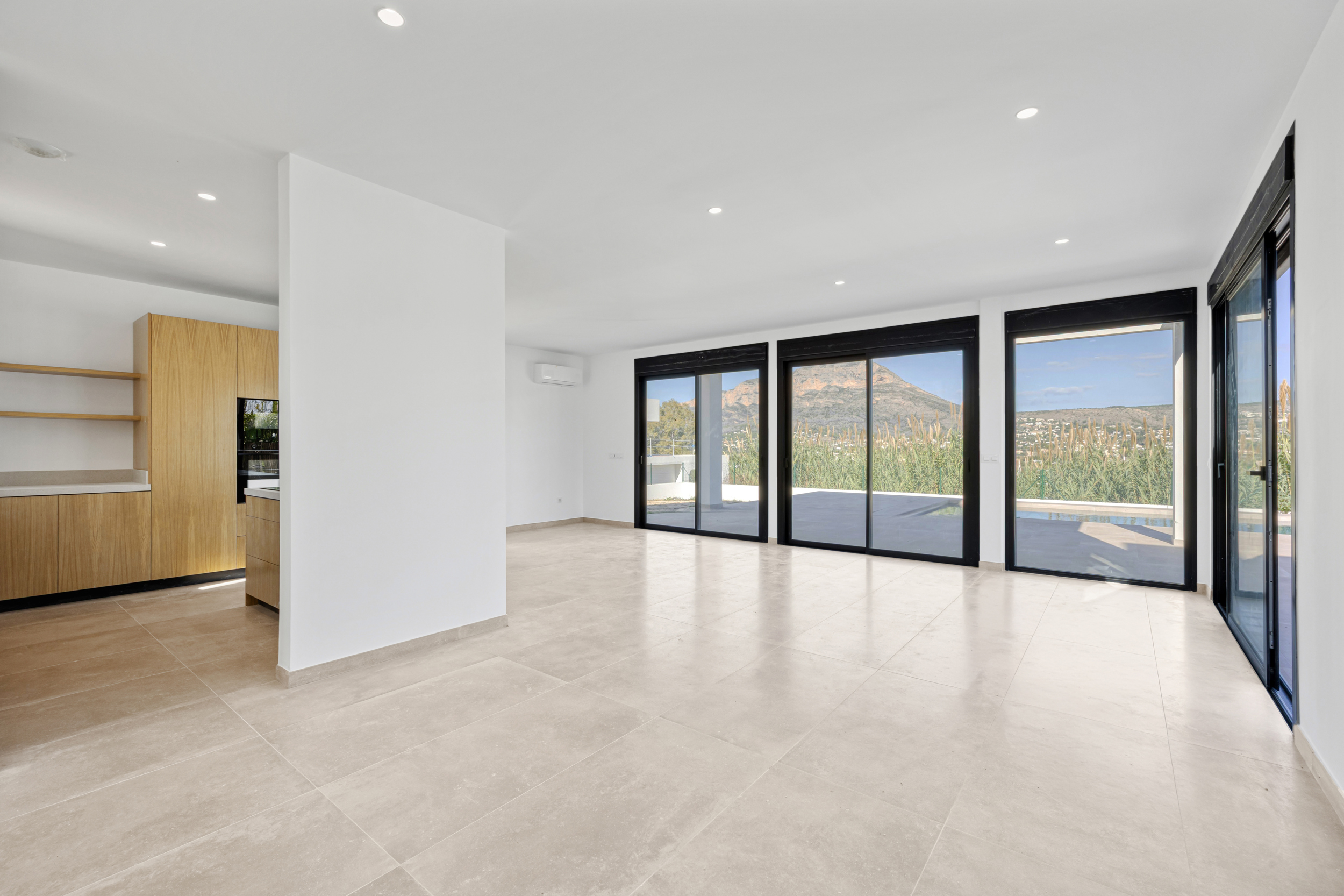 Moderne villa met zwembad te koop in Javea