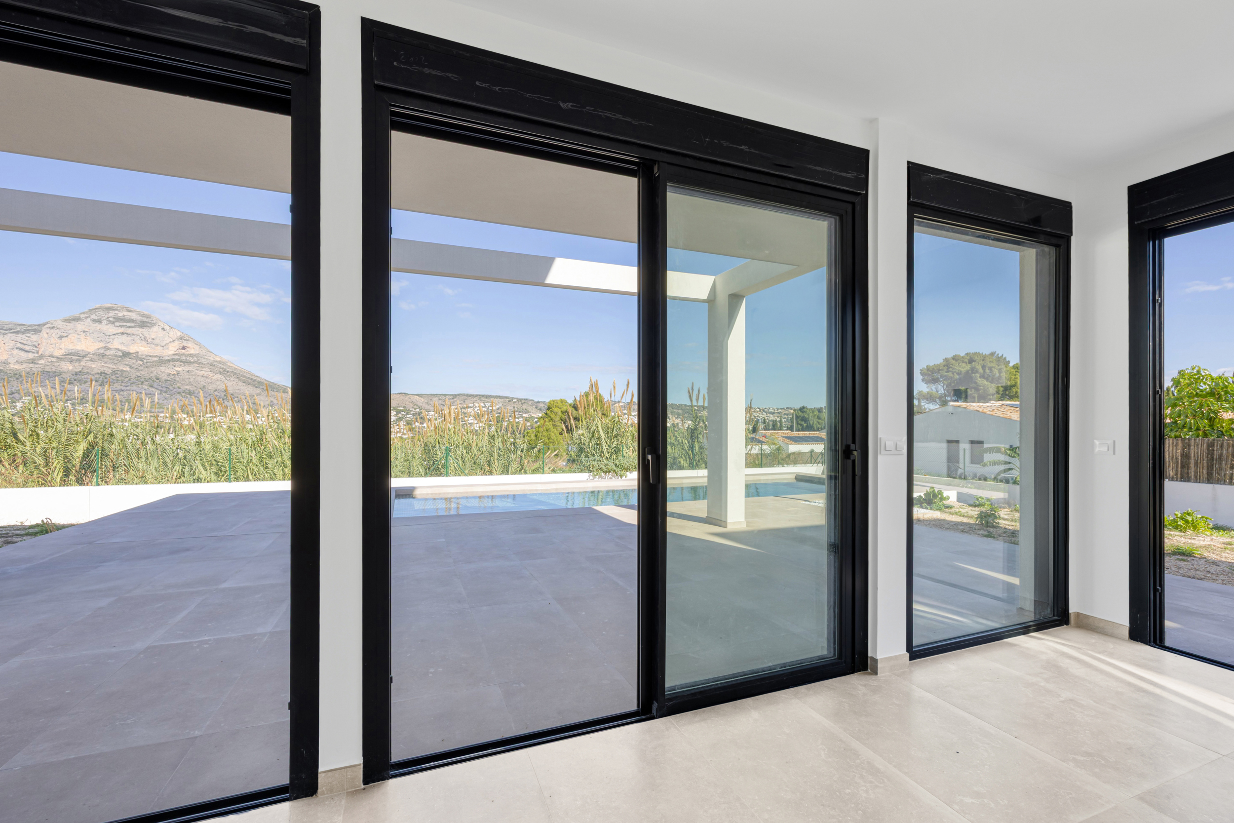 Moderne villa met zwembad te koop in Javea