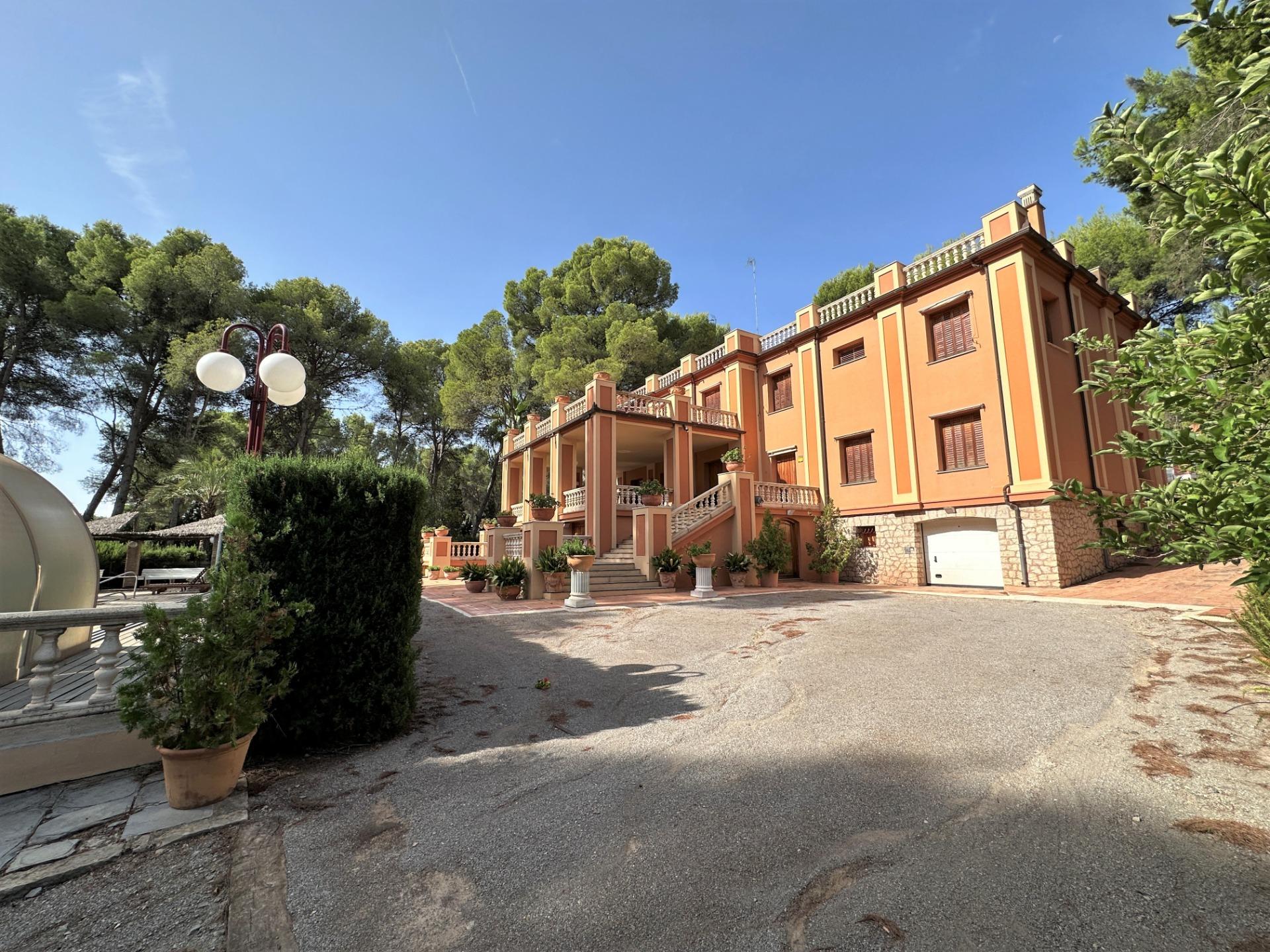 DP-04-2311-1 Riante vrijstaande villa met privé zwembad in Naquera