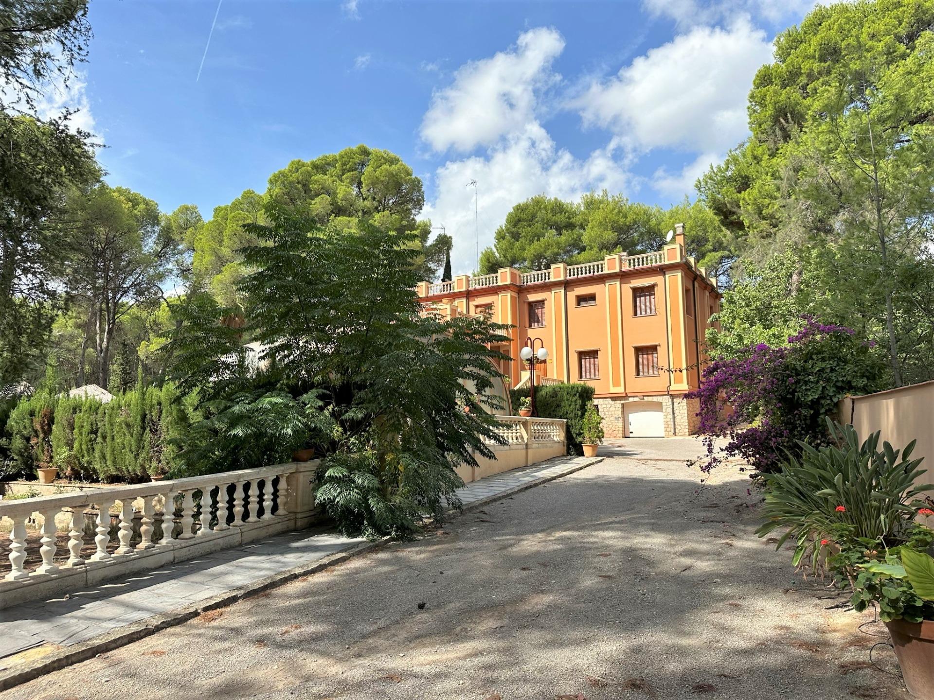 DP-04-2311-2 Riante vrijstaande villa met privé zwembad in Naquera