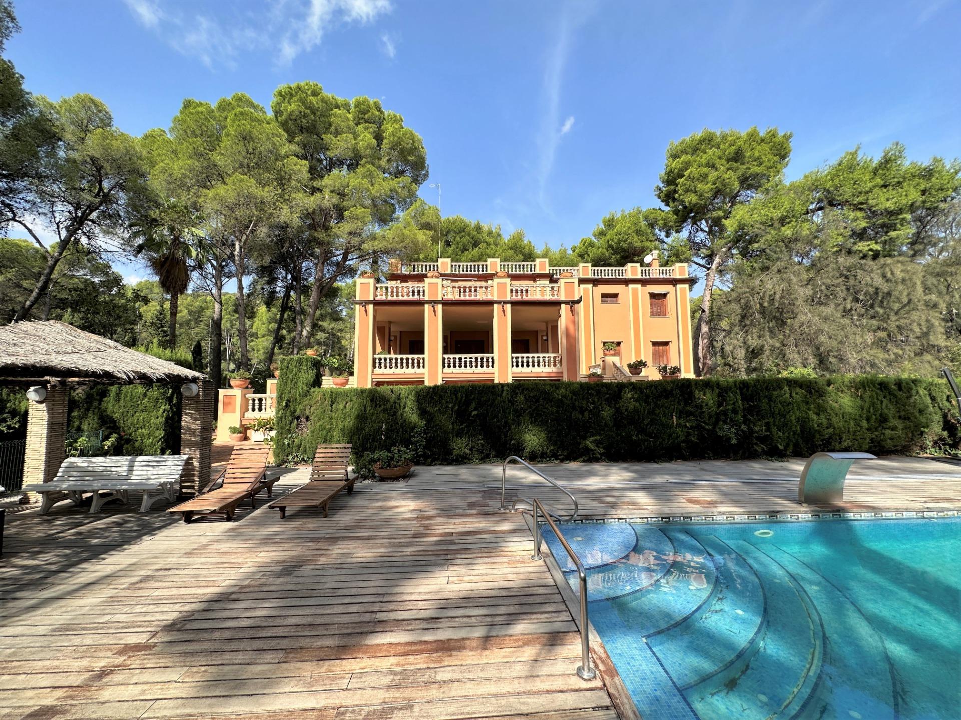 DP-04-2311-3 Riante vrijstaande villa met privé zwembad in Naquera