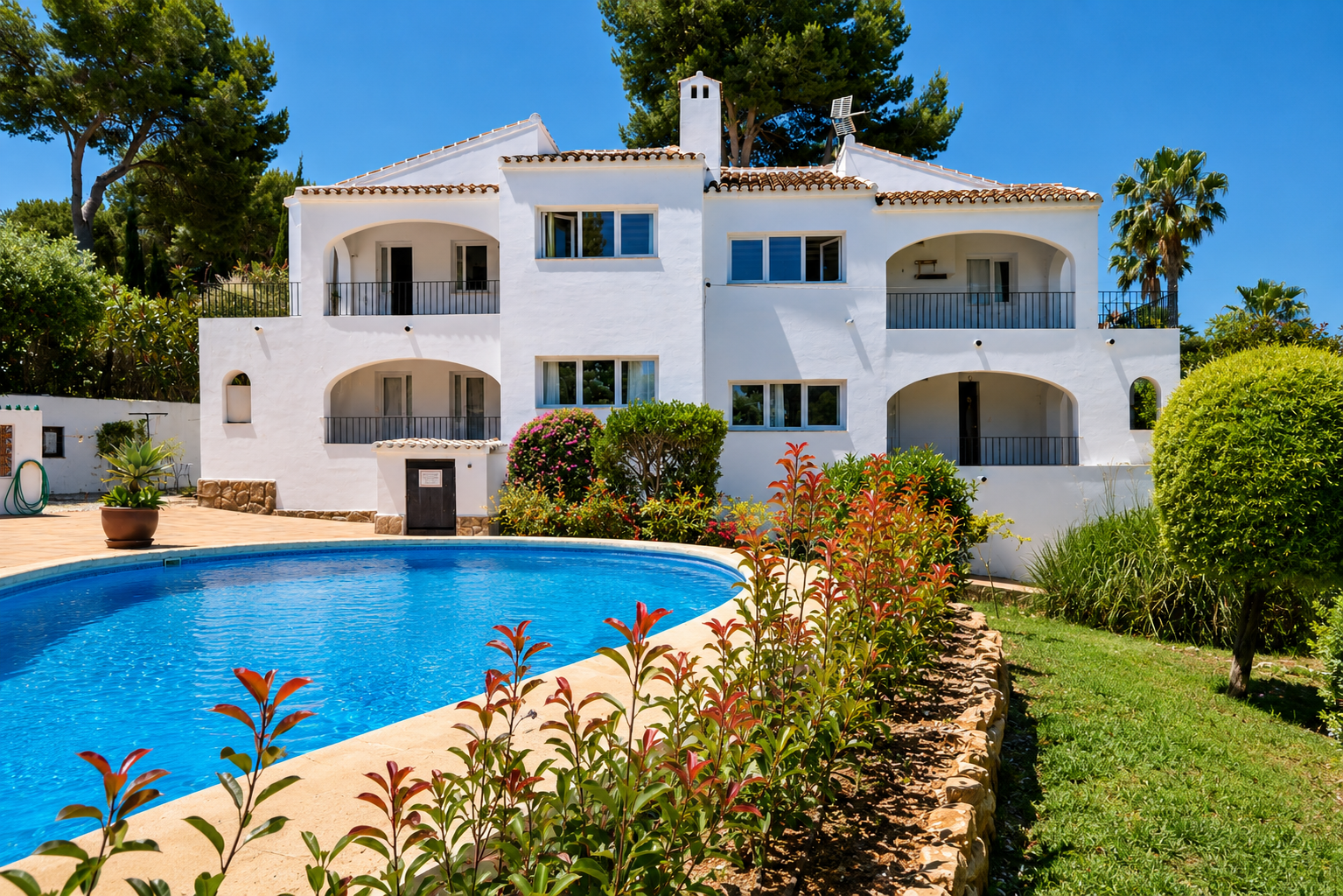 Villa met 5 appartementen op loopafstand strand in Javea