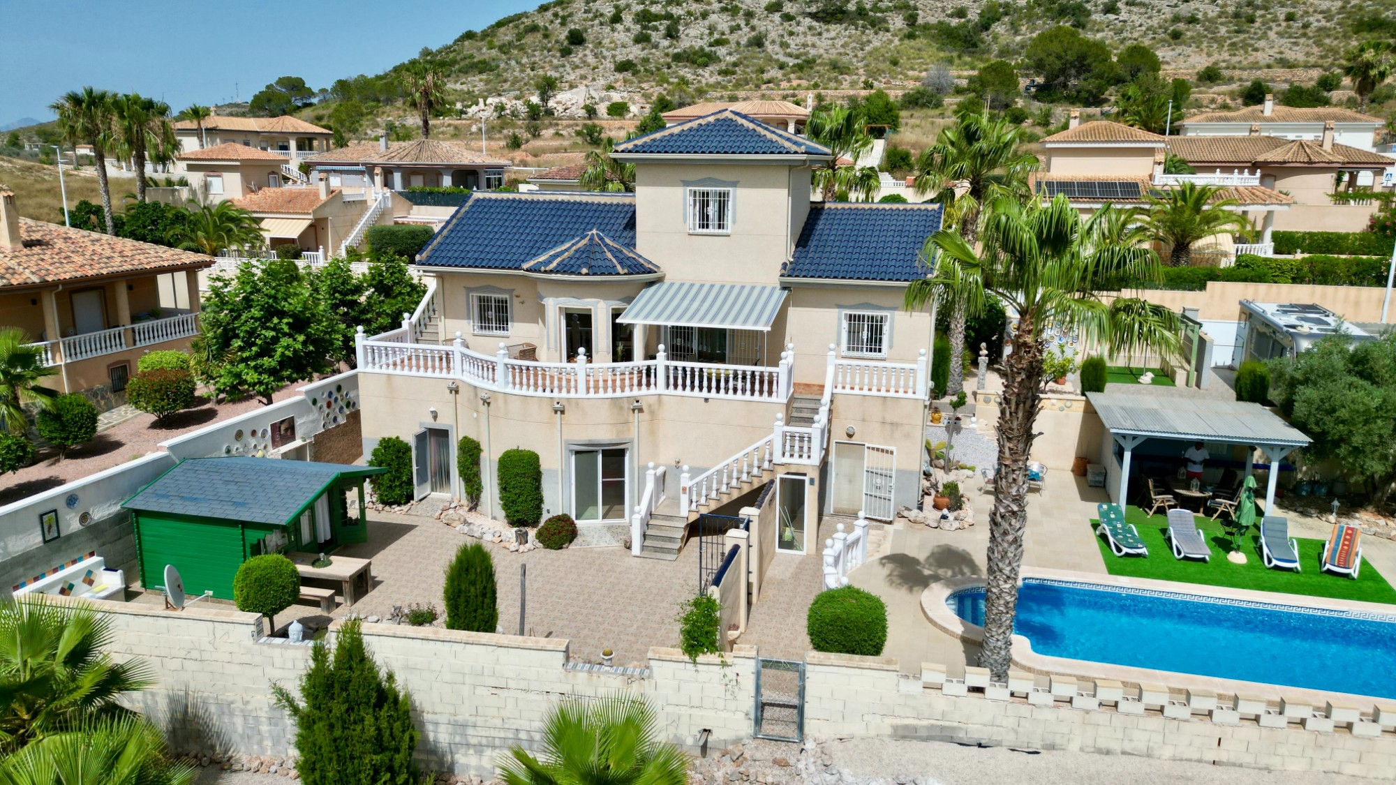 Indrukwekkende villa met gastenverblijven en panoramisch uitzicht in Hondón de las Nieves