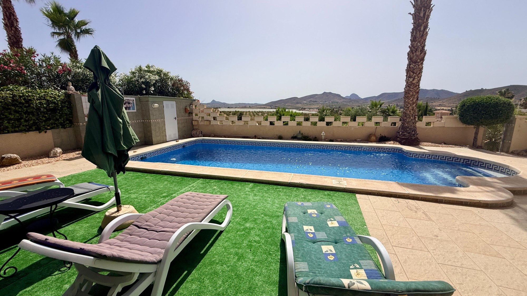 Indrukwekkende villa met gastenverblijven en panoramisch uitzicht in Hondón de las Nieves