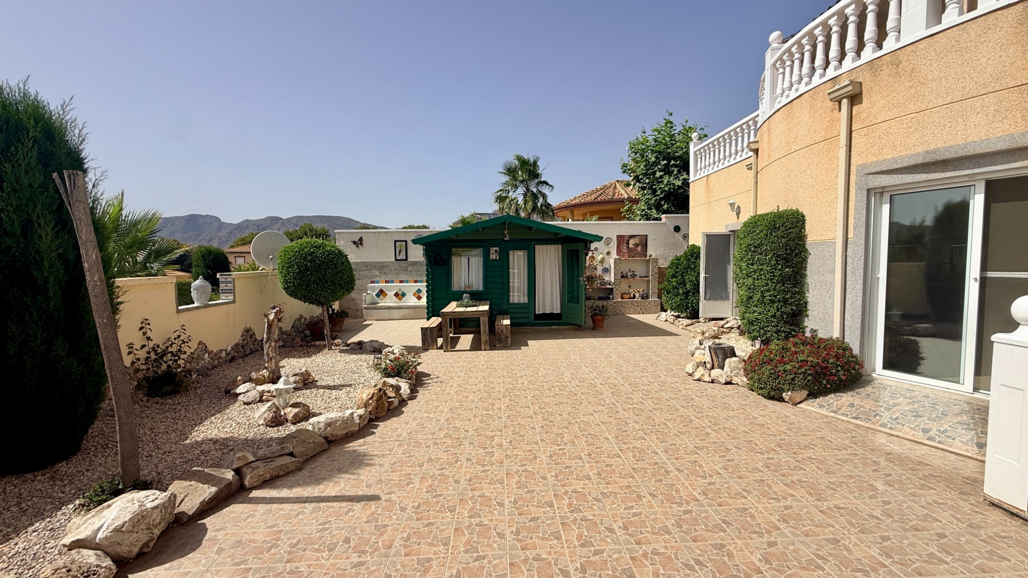 Indrukwekkende villa met gastenverblijven en panoramisch uitzicht in Hondón de las Nieves