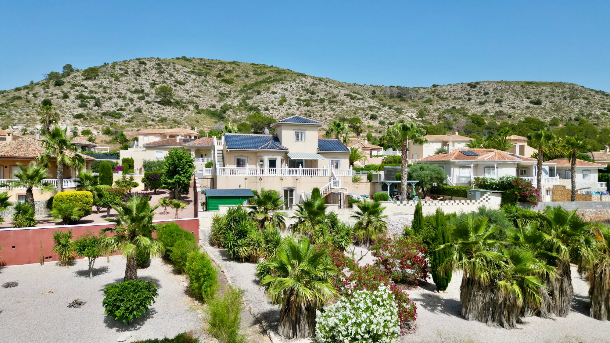Indrukwekkende villa met gastenverblijven en panoramisch uitzicht in Hondón de las Nieves