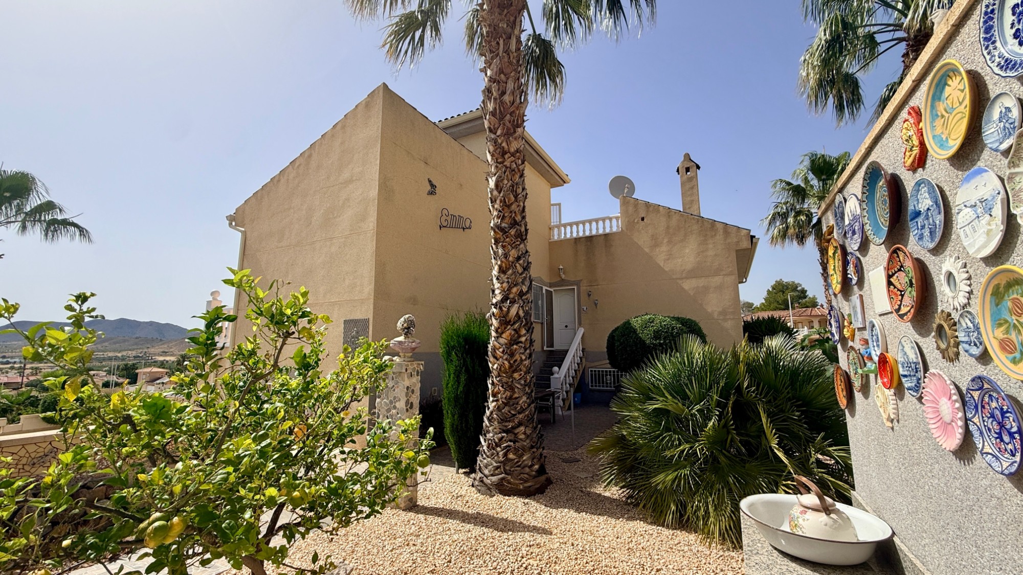 Indrukwekkende villa met gastenverblijven en panoramisch uitzicht in Hondón de las Nieves