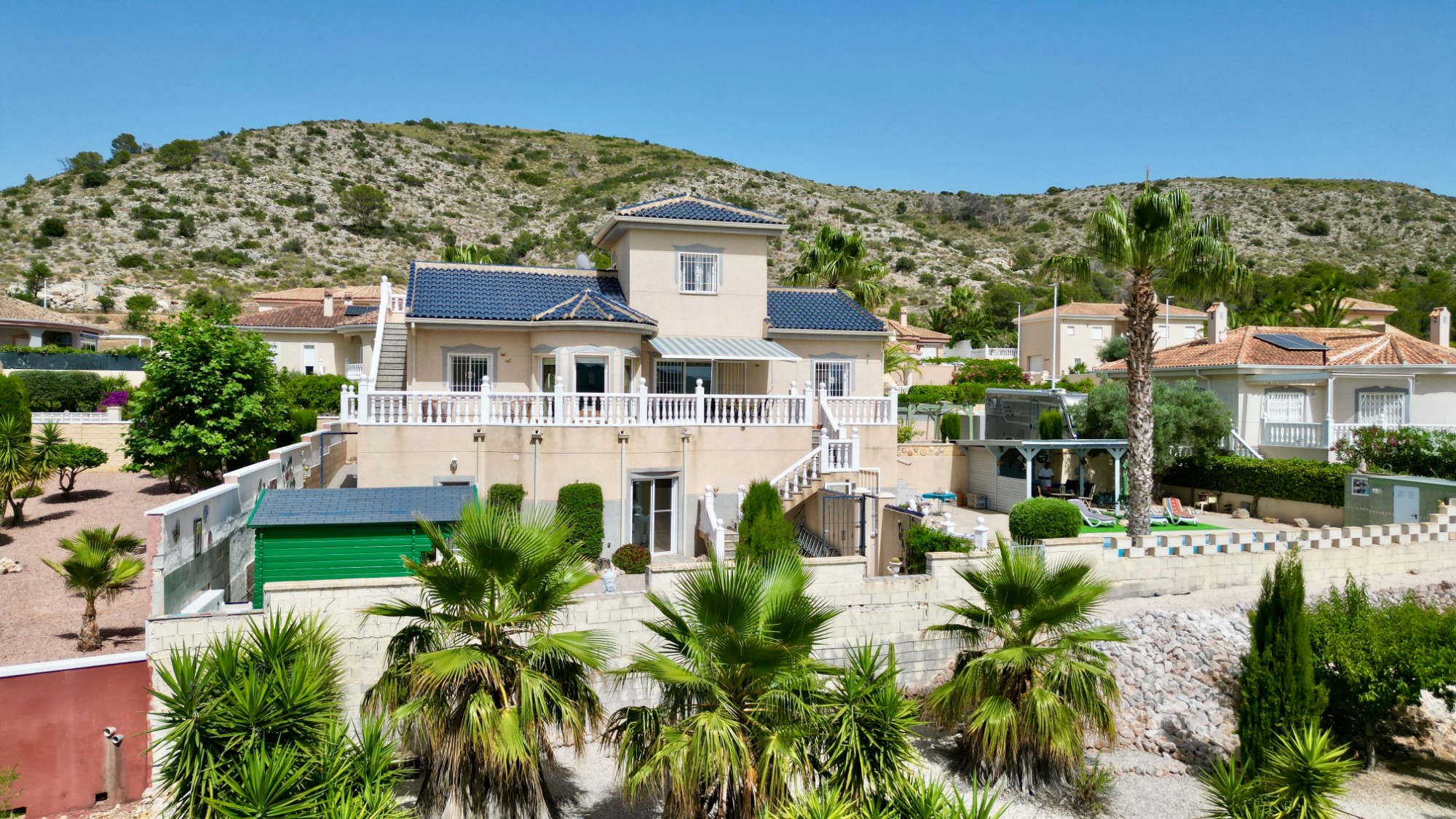 Indrukwekkende villa met gastenverblijven en panoramisch uitzicht in Hondón de las Nieves